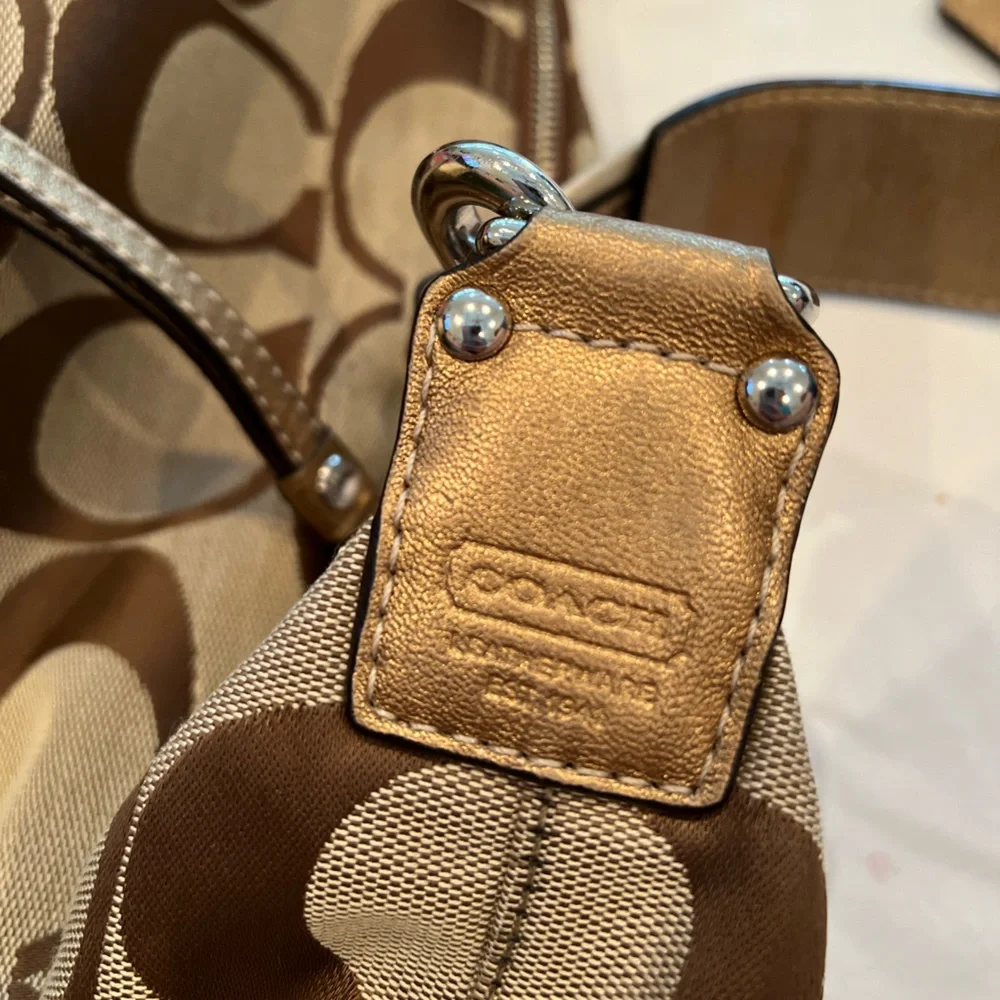 ❌SOLD❌Vintage signature COACH rainbow striped F15586 shoulder bag 🌈 - Picture 11 of 16